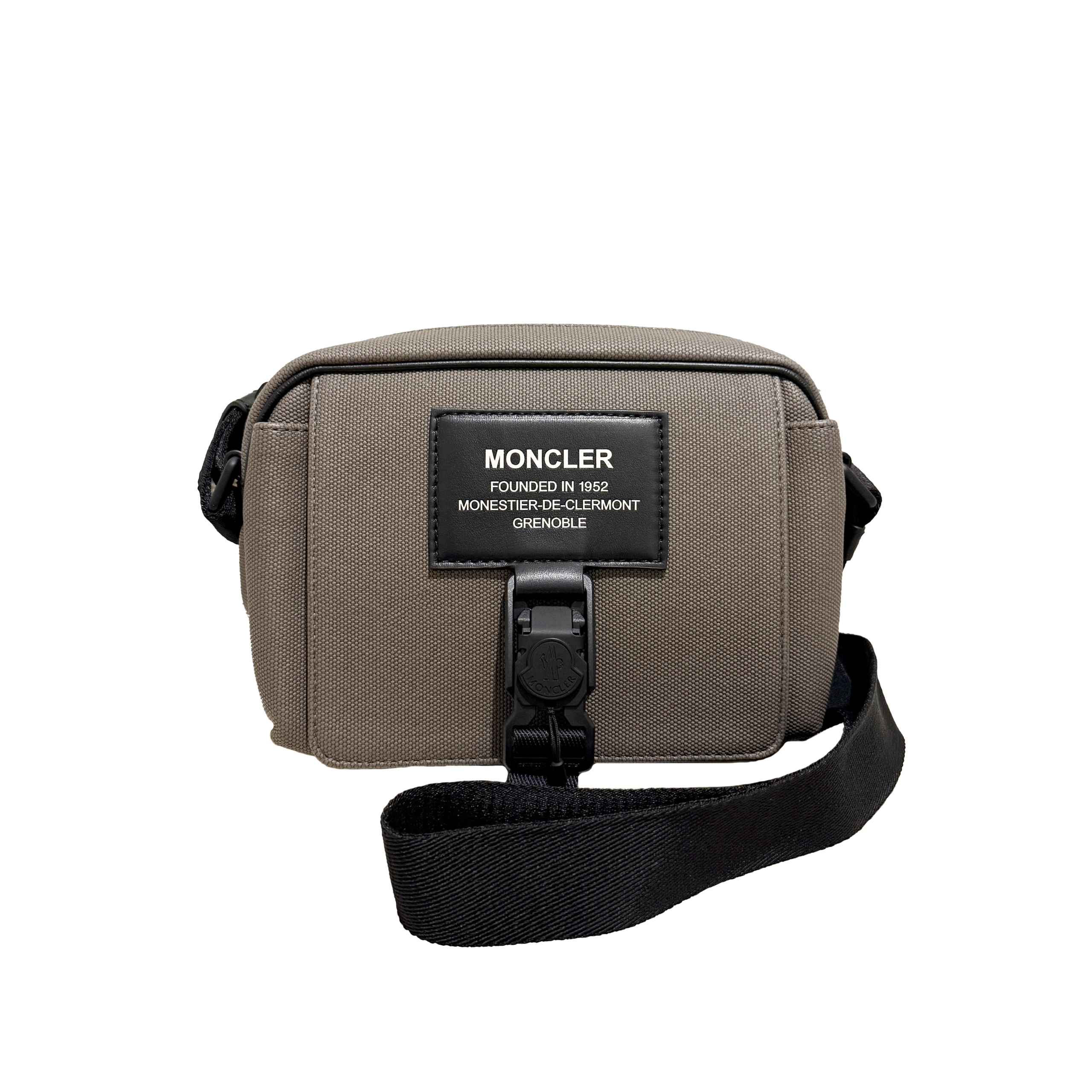 モンクレール ショルダーバッグ　NAKAO J1 09A 5L00001 M3817