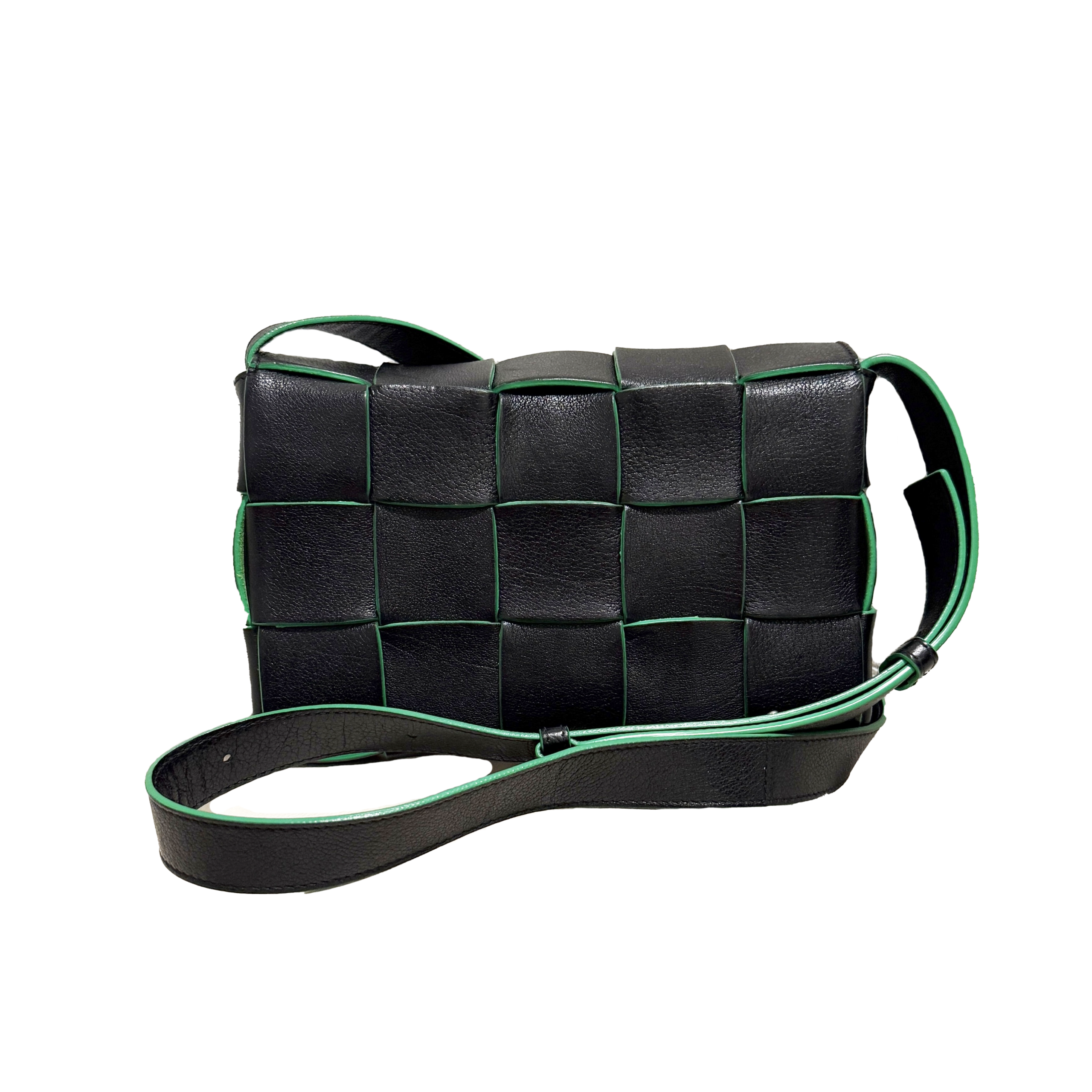 ボッテガヴェネタ カセットショルダーバッグ レザー ブラック×グリーン